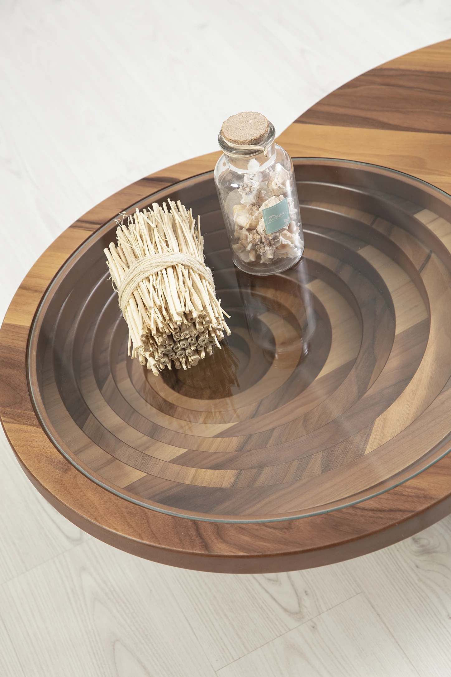 Walnut Холна Маса