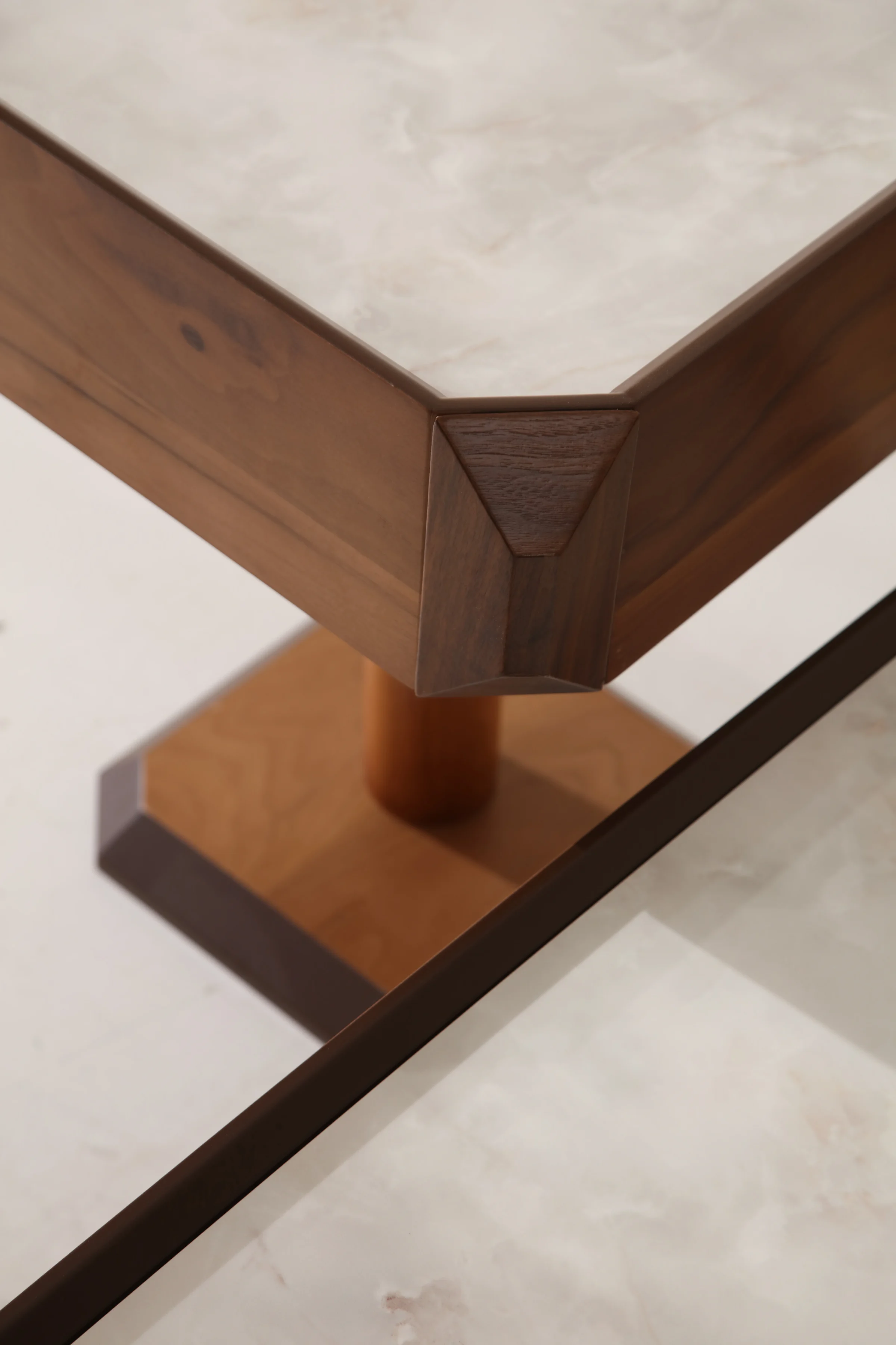 Walnut Холна Маса