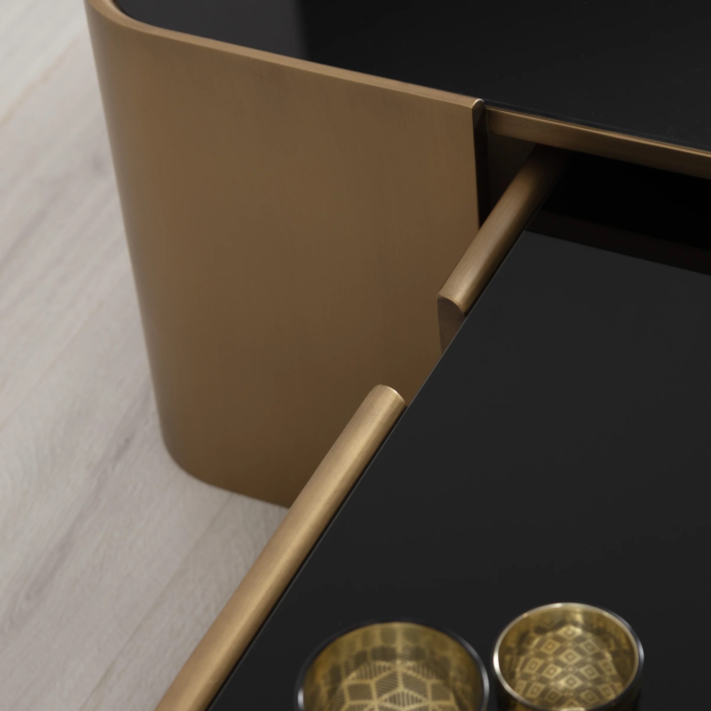 Patina Gold Холна Маса