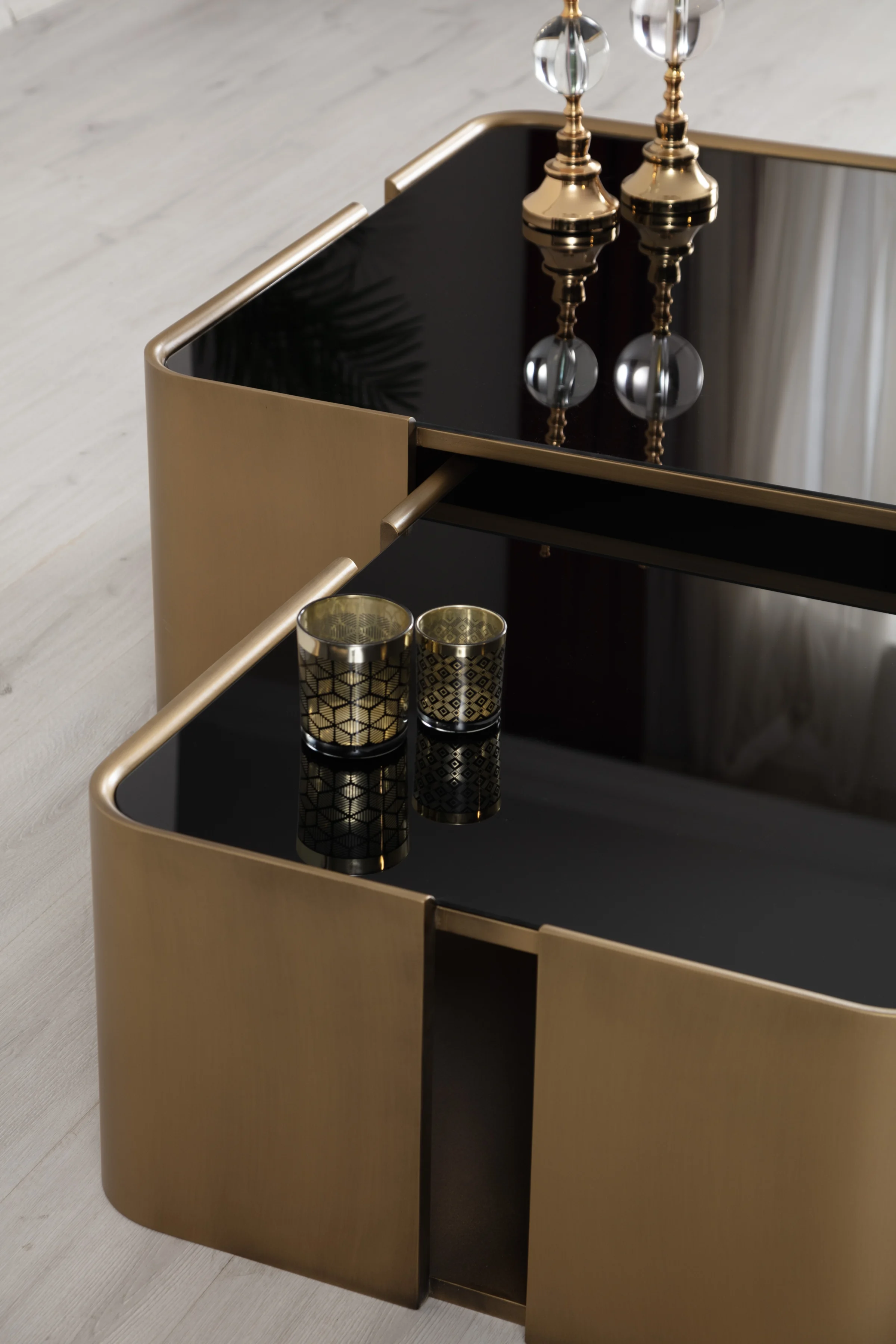 Patina Gold Холна Маса