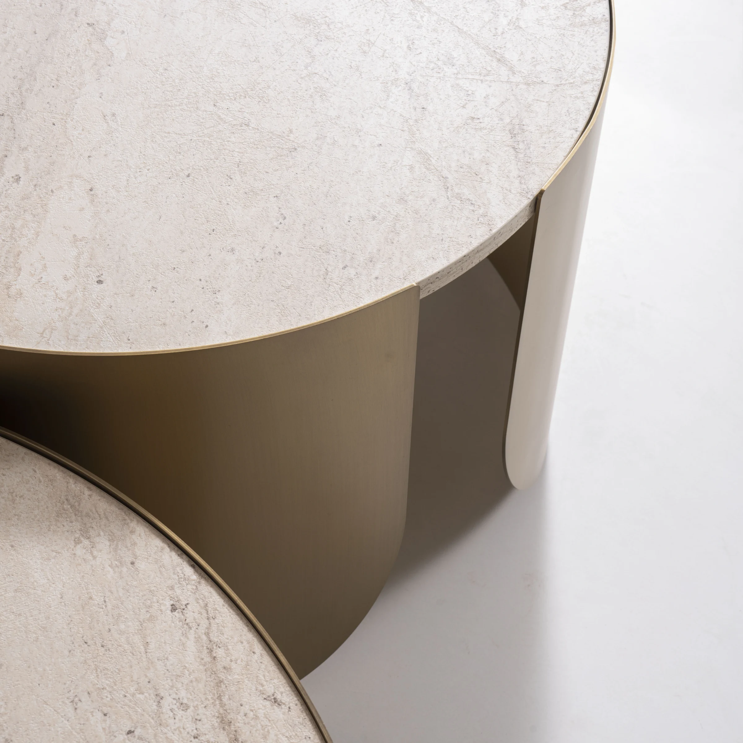 Traventine Холна Маса