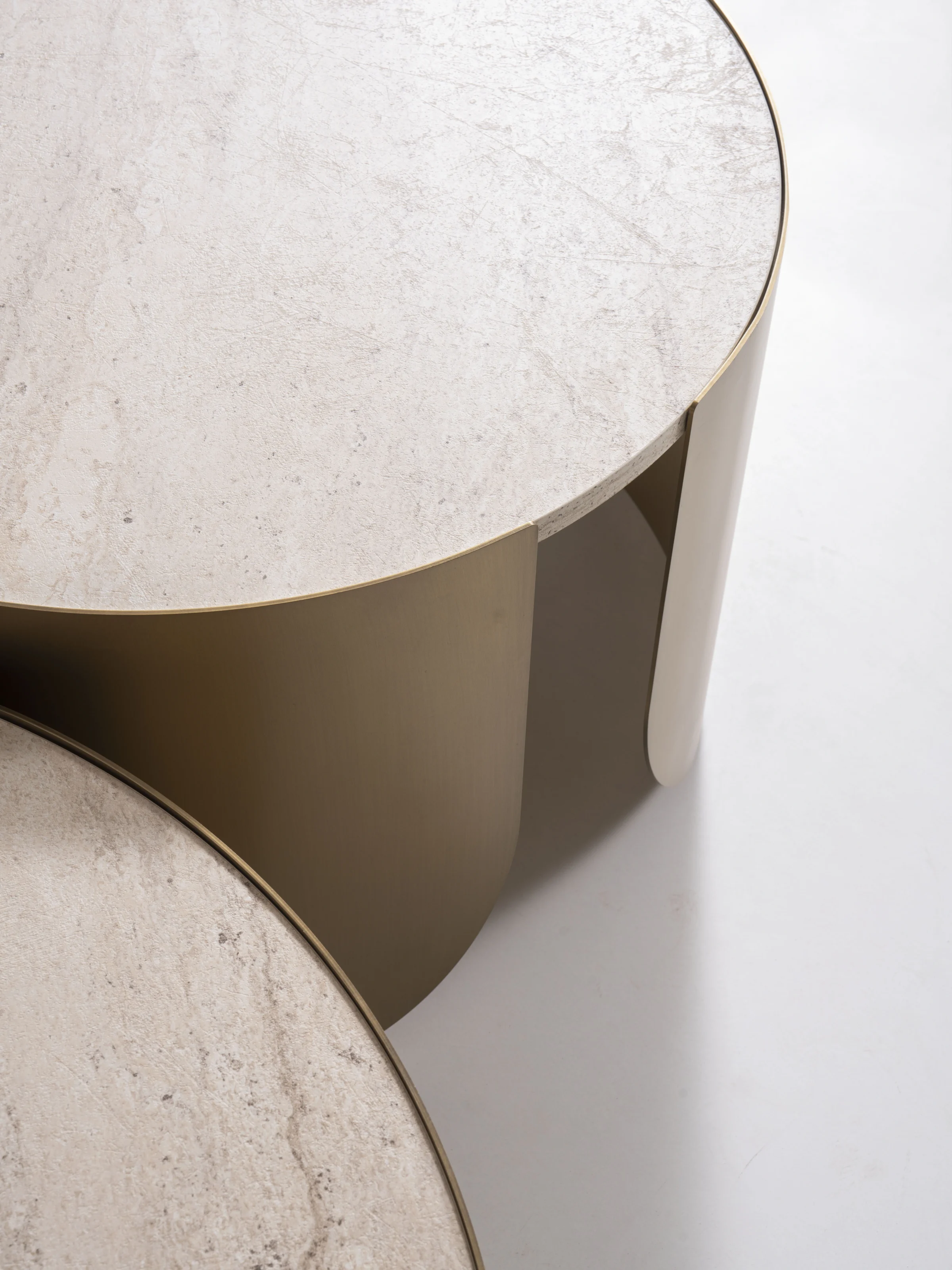 Traventine Холна Маса