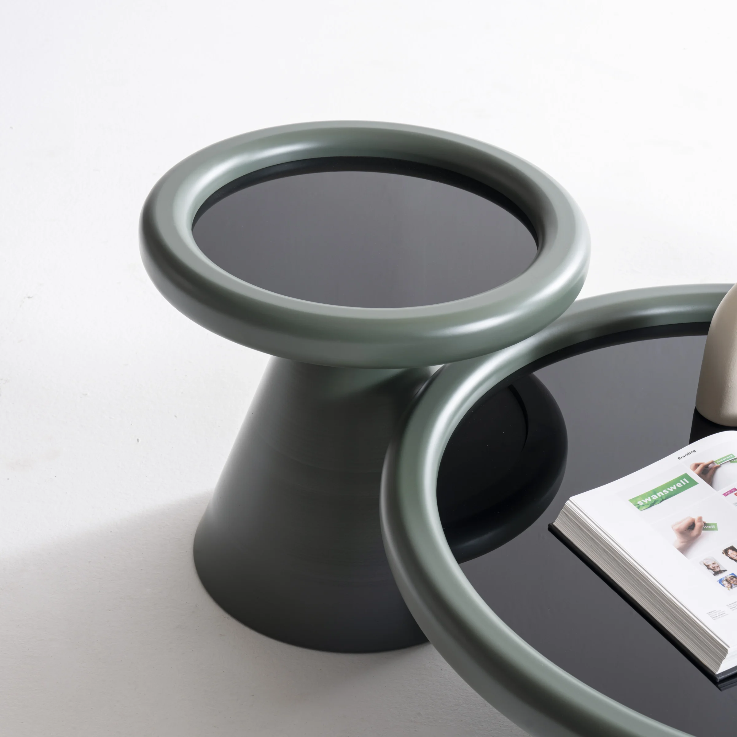 Green Black Холна Маса