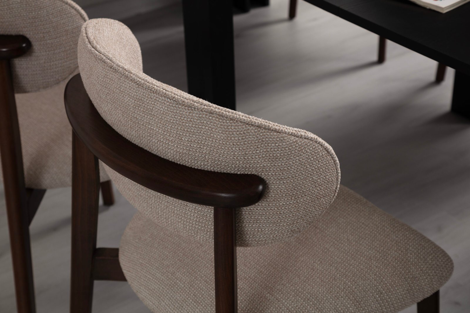 Bingo Dresser Трапезна Маса